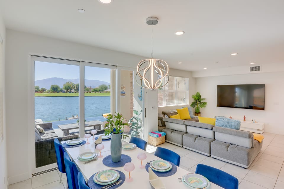 2 Mi to Fantasy Springs Casino: Lakefront Retreat! House in Indio