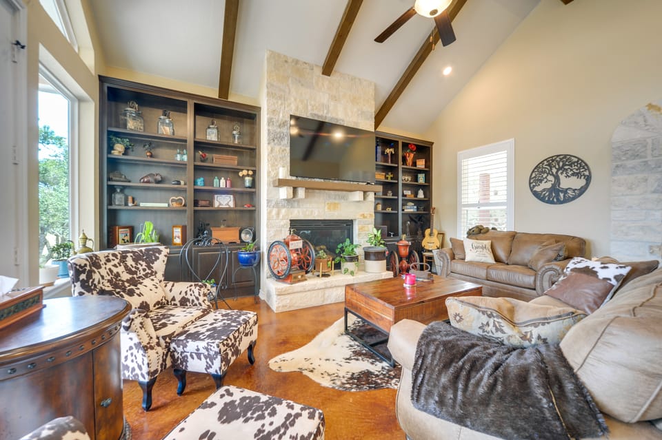 'Rustic Retreat’ - Scenic Hill Country Escape House in Rio Grande