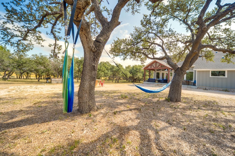 'Rustic Retreat’ - Scenic Hill Country Escape House in Rio Grande