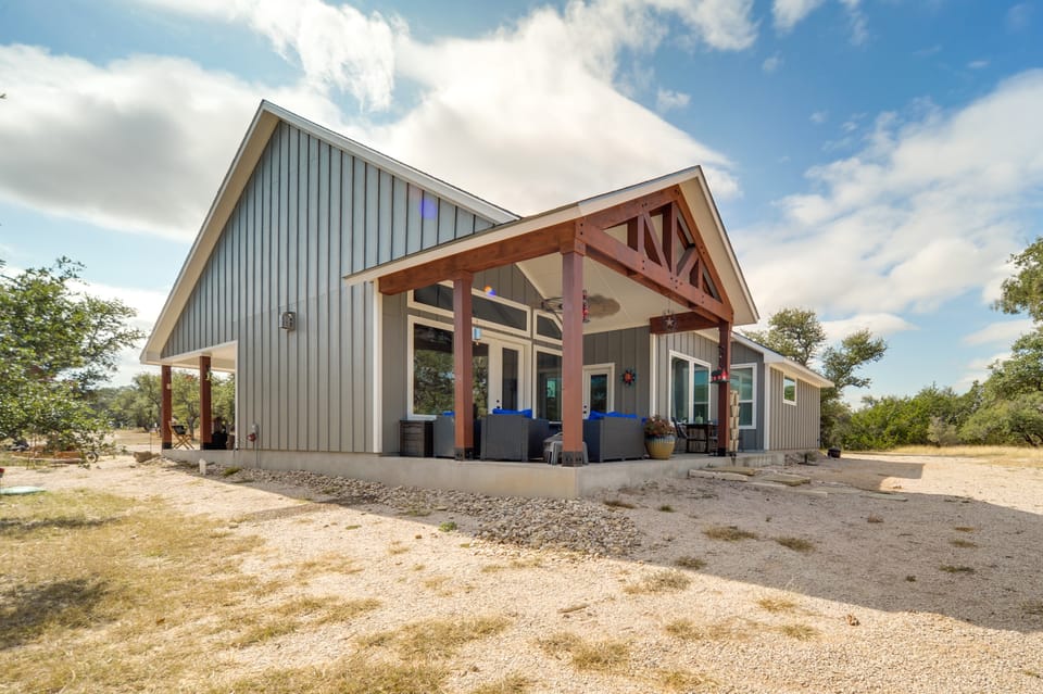 'Rustic Retreat’ - Scenic Hill Country Escape House in Rio Grande