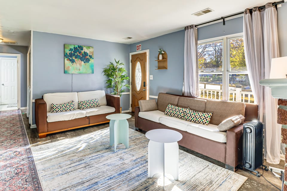 10 Mi to Washington, DC: Modern Riverdale Park Gem House in Riverdale Park