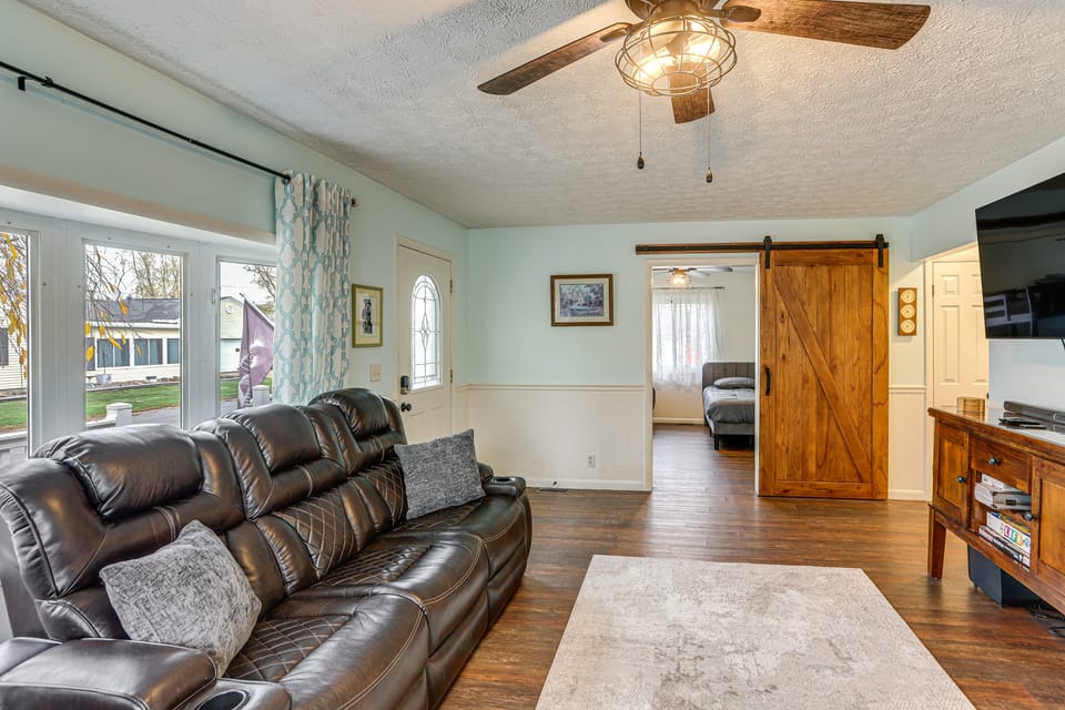 Walk to Sandusky Bay: Home w/ Hot Tub & Fire Pit! House in Lake Erie