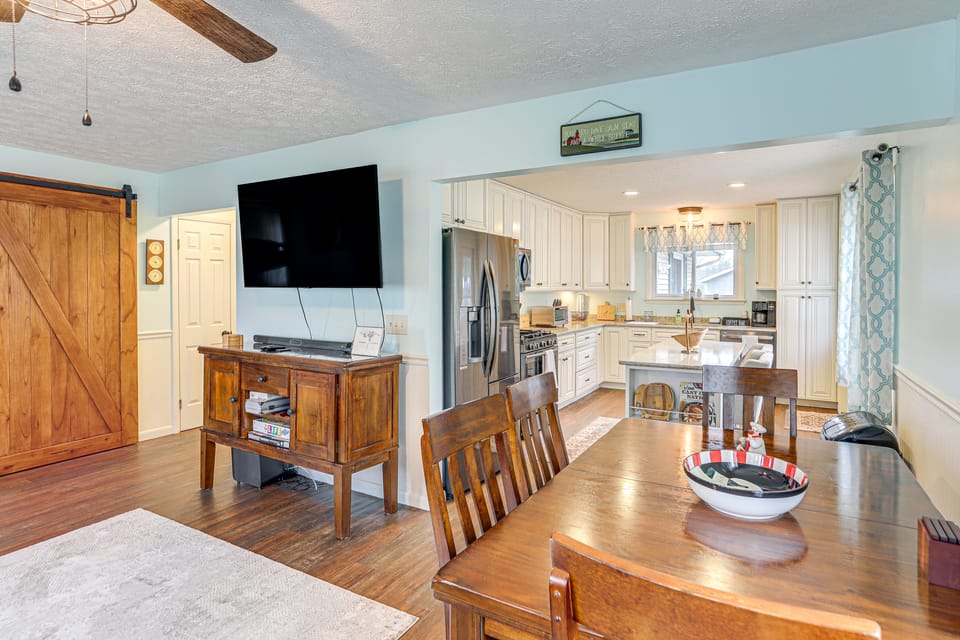 Walk to Sandusky Bay: Home w/ Hot Tub & Fire Pit! House in Lake Erie