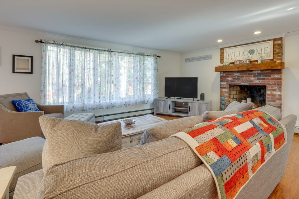Great for Families! Brewster Home 6 Mi to Beach House in Orleans