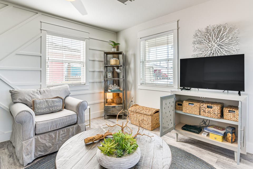 Modern Coastal Farmhouse: Walk to Surfside Beach! House in Surfside Beach