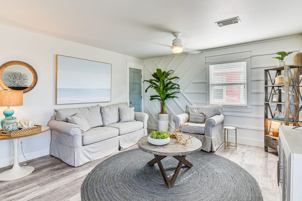 Modern Coastal Farmhouse: Walk to Surfside Beach! House in Surfside Beach
