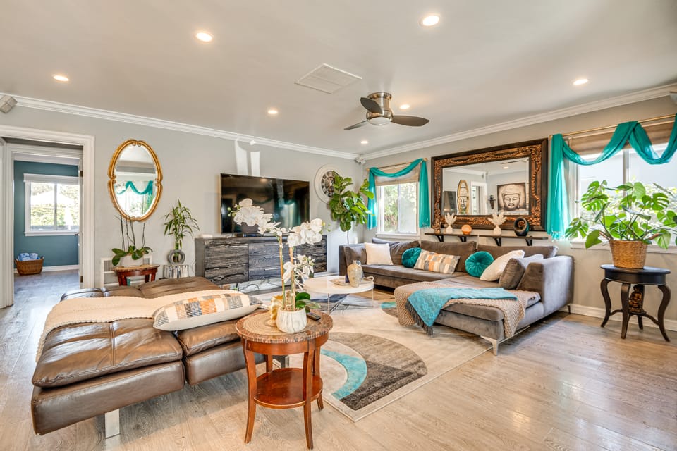 4 Mi to Beach, 7 Mi to SoFi: Home w/ Pool Access! House in Mar Vista