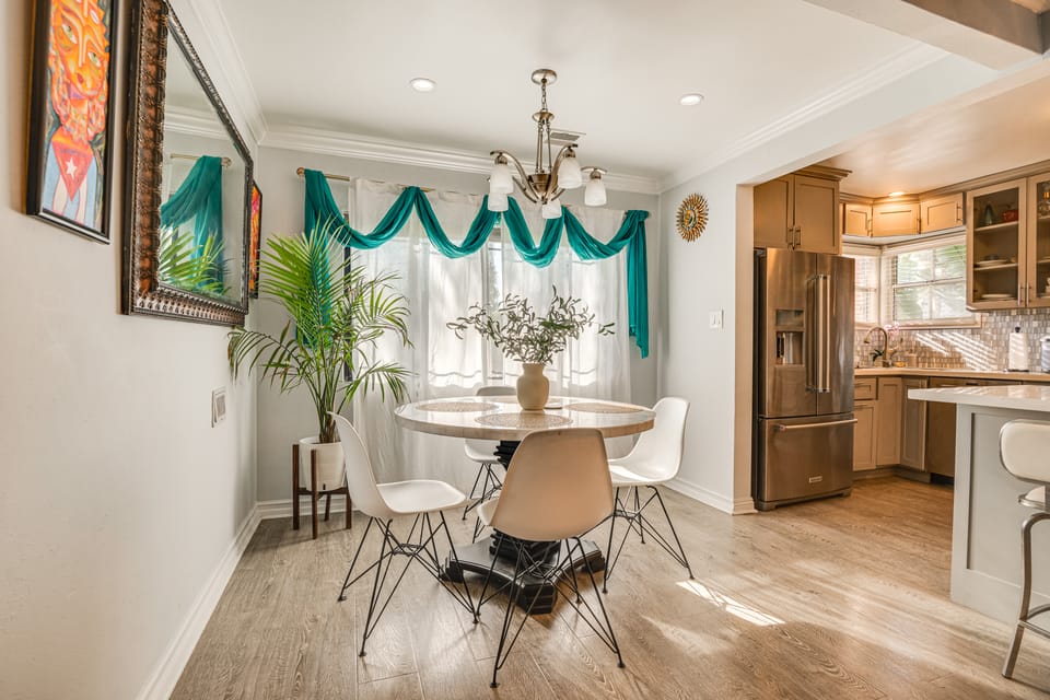 4 Mi to Beach, 7 Mi to SoFi: Home w/ Pool Access! House in Mar Vista