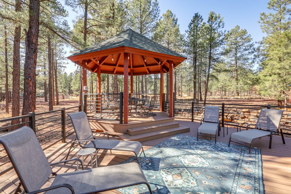Gazebo w/ View & EV Charger: Rustic Williams Cabin House in Parks