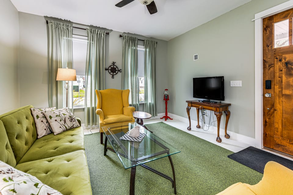 Newly Renovated Private Cottage Near Niagara River House in New York