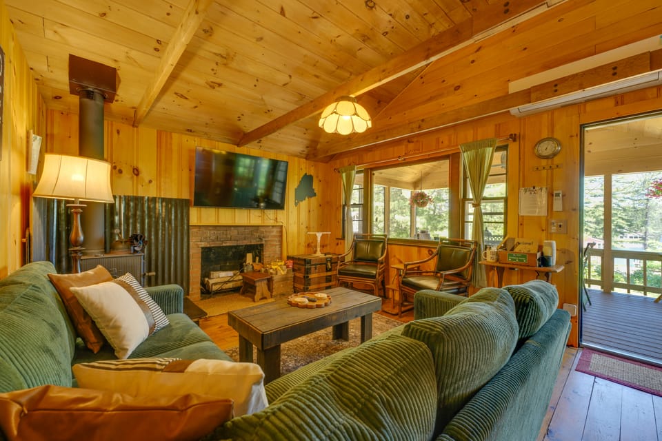 'Knotty Kabin' Rustic Waterboro Cabin By Lake House in Shapleigh