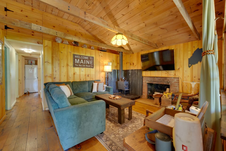 'Knotty Kabin' Rustic Waterboro Cabin By Lake House in Shapleigh