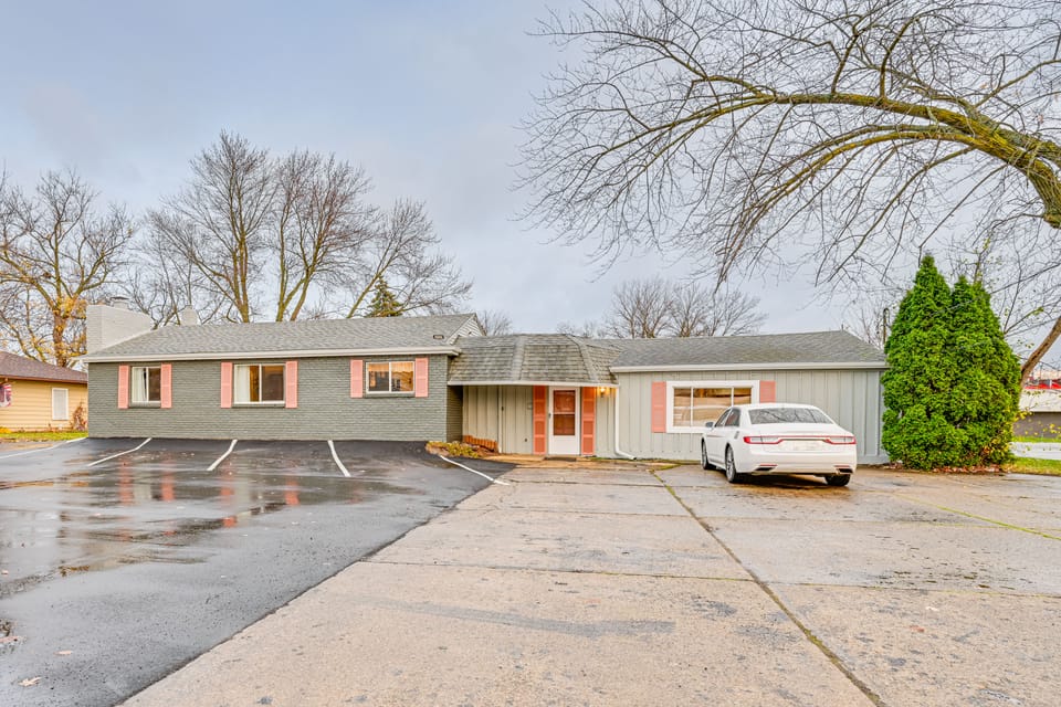 Pet Friendly: 2 Mi to Downtown Flushing House in Michigan
