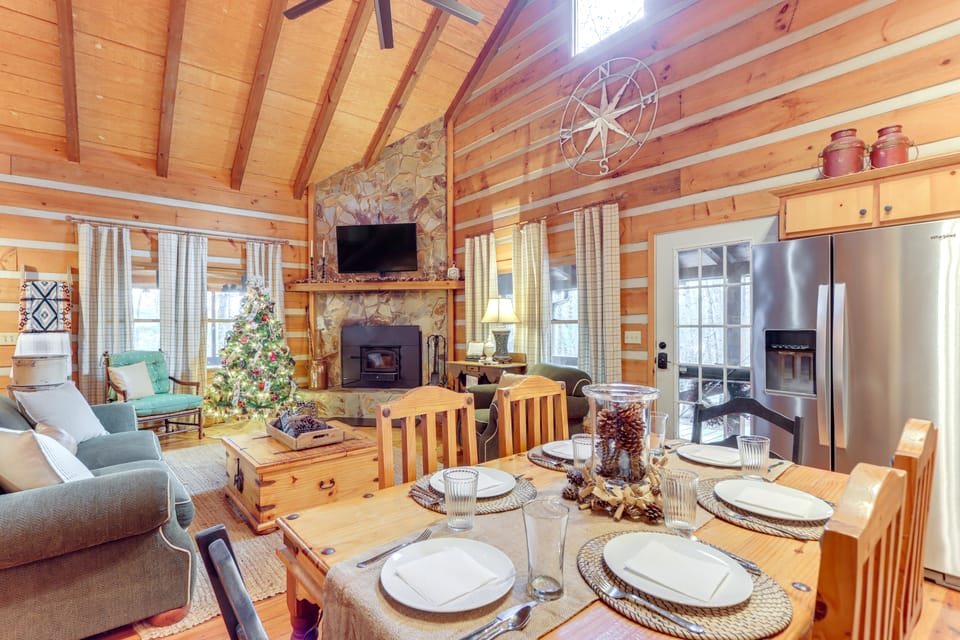 Ridgetop Cabin in Blue Ridge! Wraparound Porch! House in Georgia