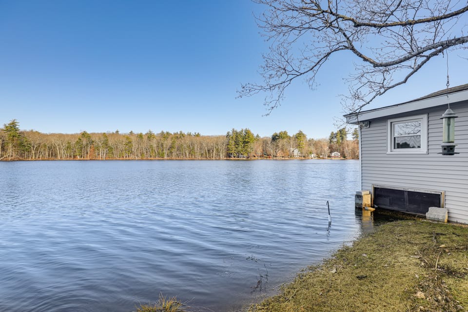 Lakefront Salem Retreat - Fish, Swim, Kayak & More House in New Hampshire