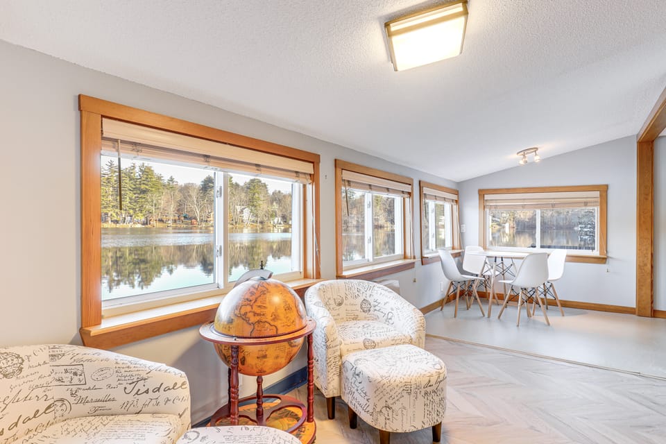 Lakefront Salem Retreat - Fish, Swim, Kayak & More House in New Hampshire