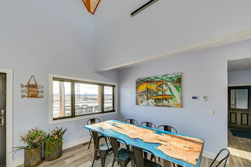 Modern & Spacious Luxe Home in Remote Fort Peck! House in Montana