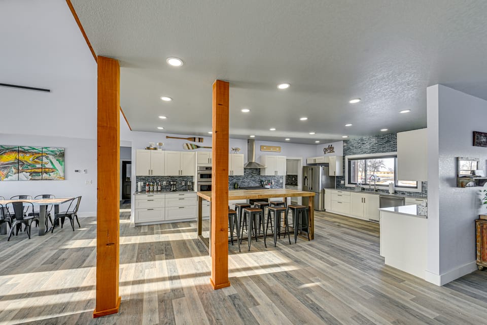 Modern & Spacious Luxe Home in Remote Fort Peck! House in Montana