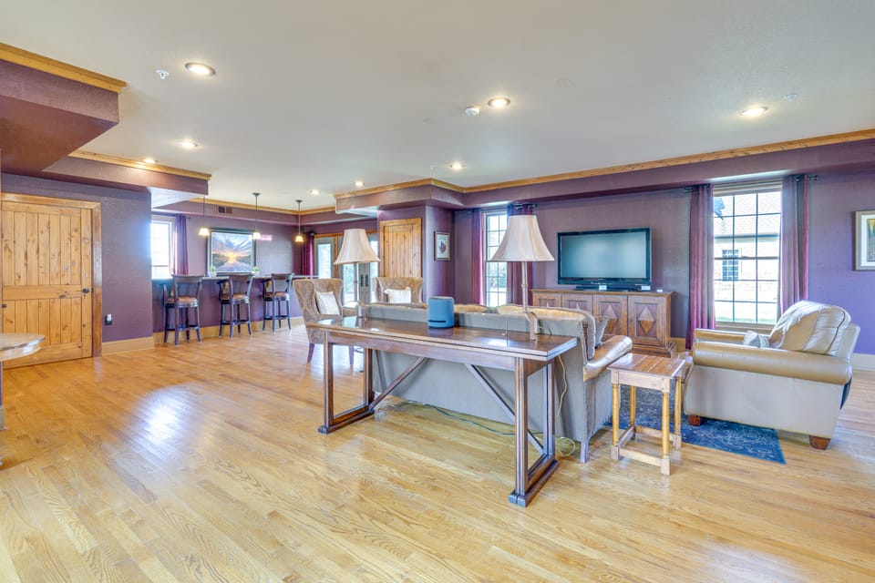 Private Hot Tub: 'Bays View Lodge' in Kingsport! House in Kingsport