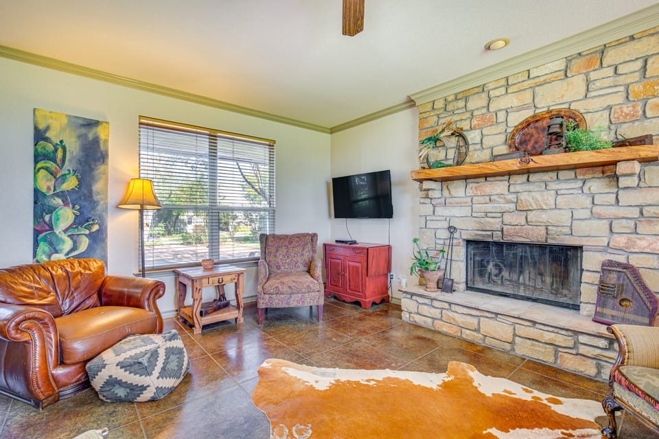 30 Mi to Fort Worth: Rural Retreat w/ Patio! House in Texas