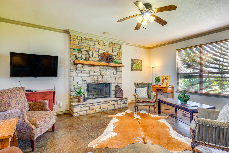 30 Mi to Fort Worth: Rural Retreat w/ Patio! House in Texas