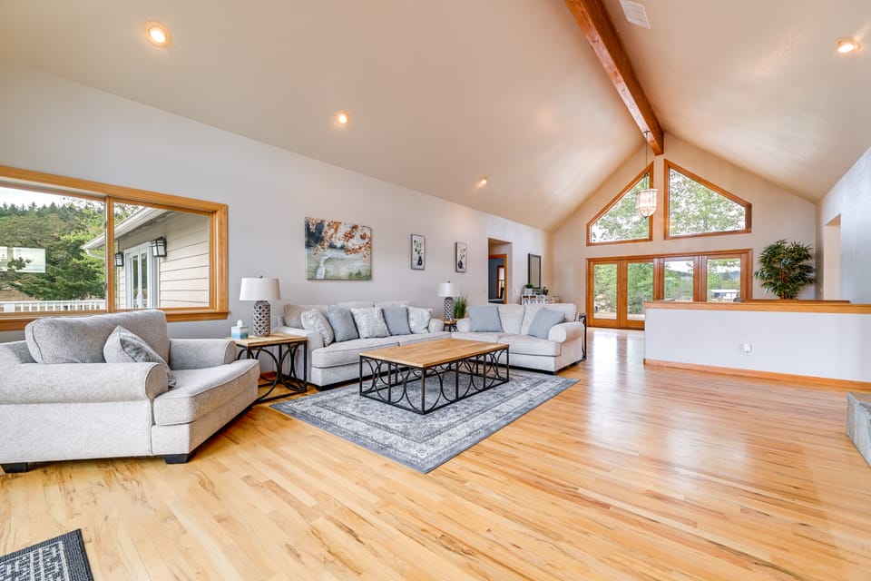Vineyard Farmhouse in Oakland w/ Hot Tub! House in Oregon
