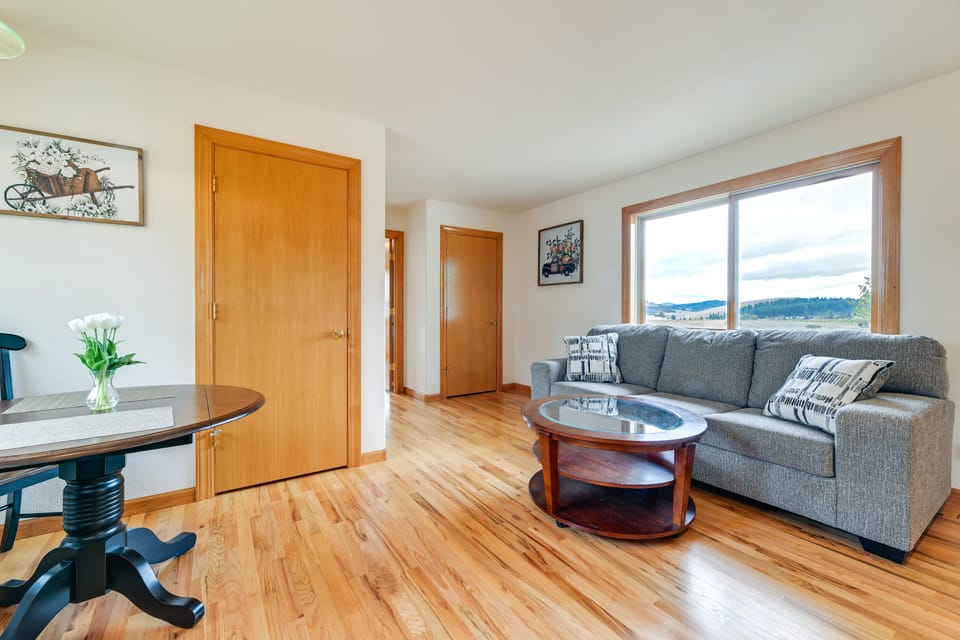 Romantic Vineyard Getaway in Oakland: Mtn Views! House in Oregon