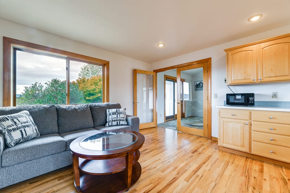 Romantic Vineyard Getaway in Oakland: Mtn Views! House in Oregon