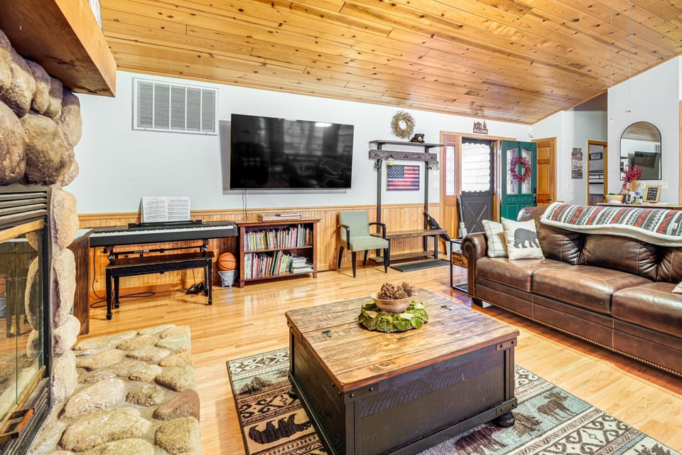 Fire Pit, Gazebo & Grill: Family Cabin in Arnold! House in Arnold