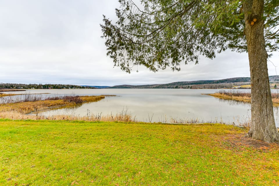Waterfront Long Lake Retreat: Great for Families! House in Maine