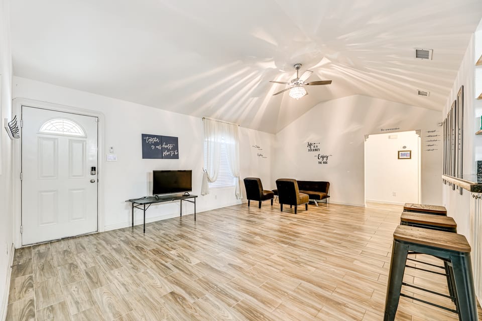 Convenient, Spacious & Peaceful: Home in Edinburg! House in Edinburg