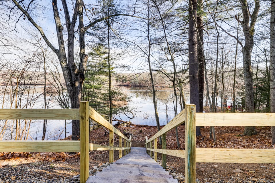 < 3 Mi to UConn: Peaceful Home on Pine lake Apartment in Connecticut