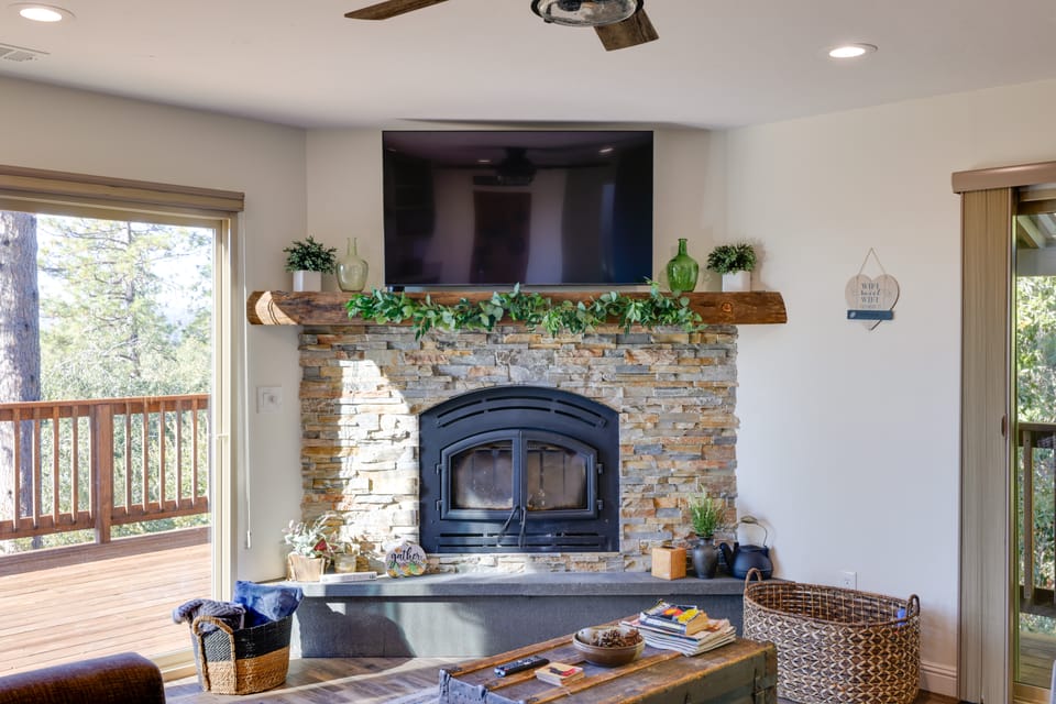 Ski, Hike & Fish: Mtn-View Gem w/ Deck in Tuolumne House in Calaveras County