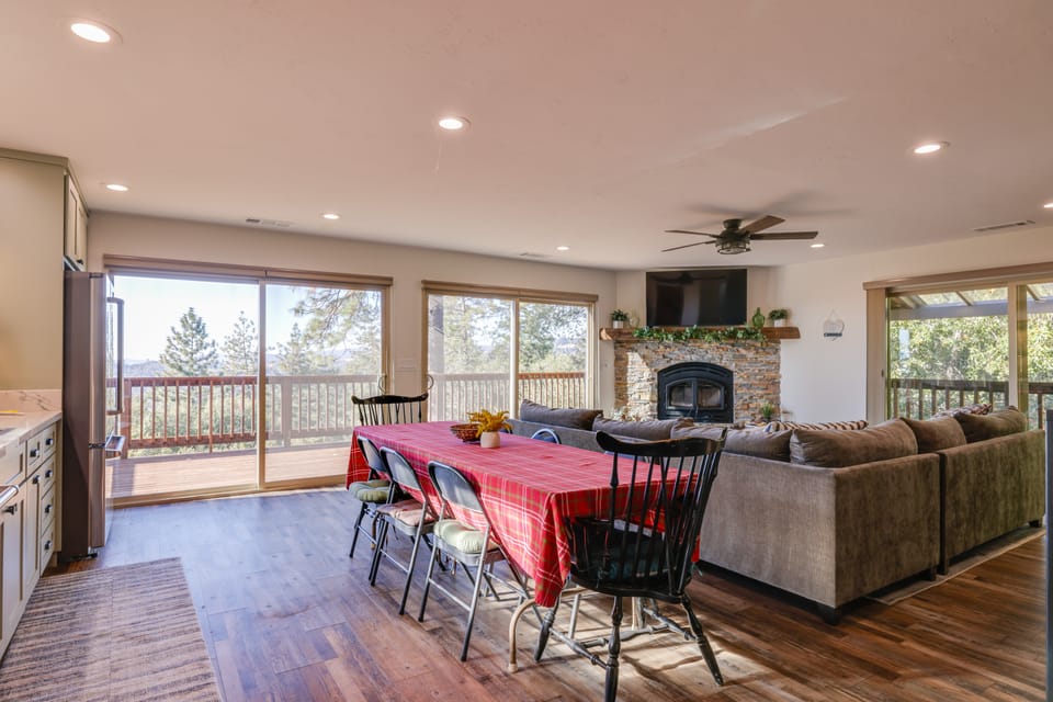 Ski, Hike & Fish: Mtn-View Gem w/ Deck in Tuolumne House in Calaveras County