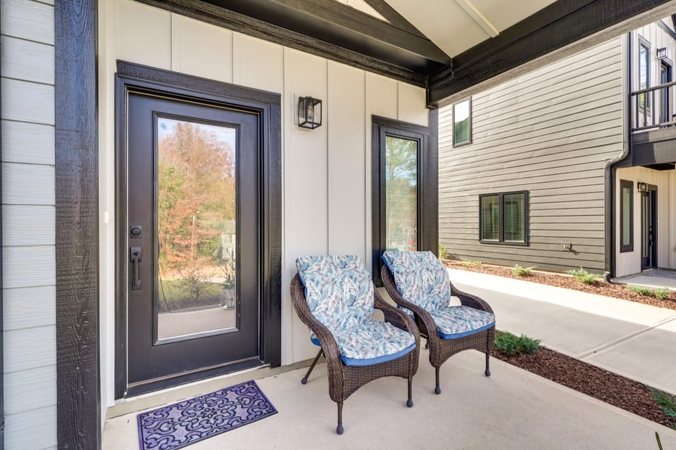 2 Mi to Duke University: Townhome in Durham! Apartment in Durham