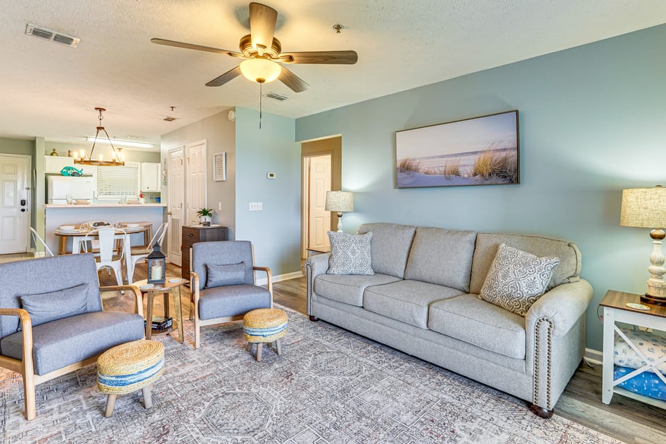 Walk to Beach: Condo w/ Balcony in PCB! Apartment in Panama City Beach
