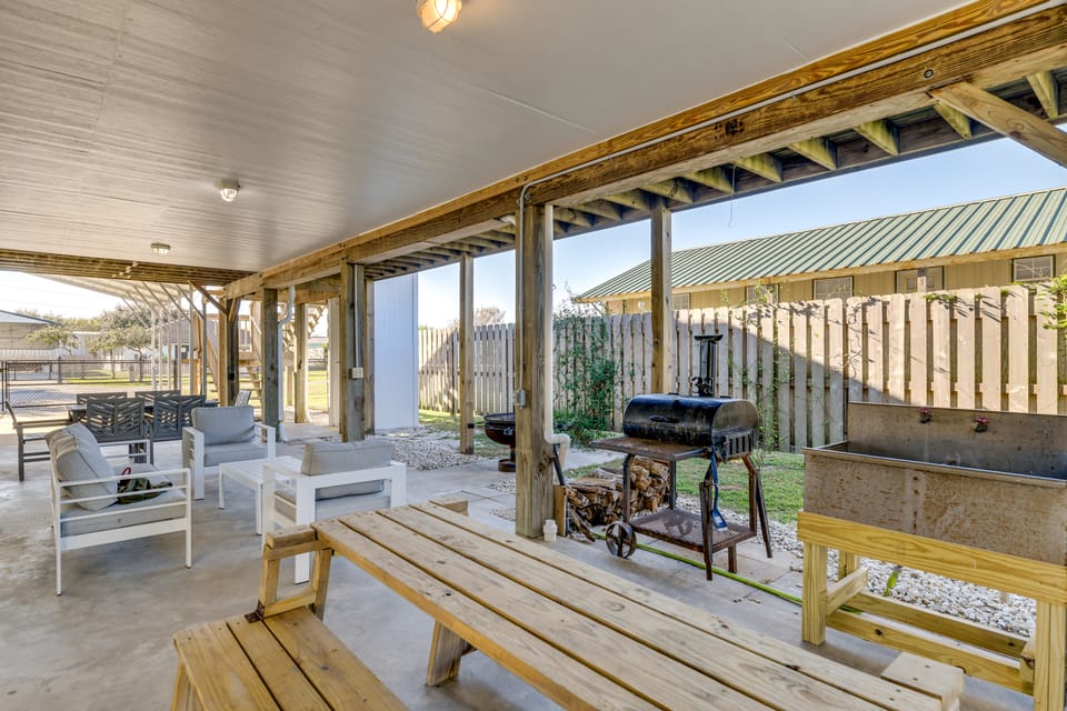 2 Mi to Beach + Fishing Pier: Gulf Coast Retreat House in Port O'Connor