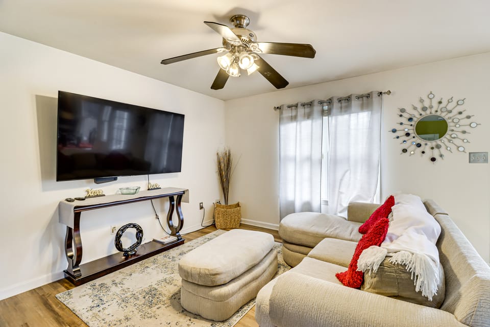 Walk to Lake & Boat Ramp: Central Gem in Annapolis House in Anne Arundel County