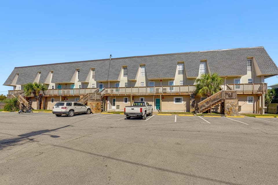 Walk to Okaloosa Island Beach: Coastal Condo! Apartment in Okaloosa Island