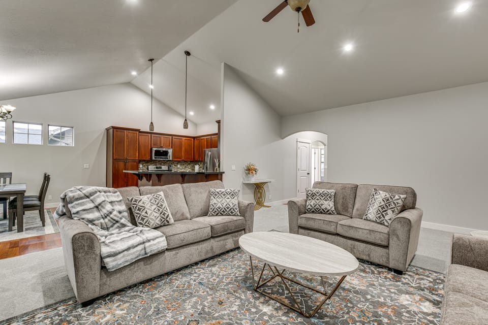 Eugene Area Home: 18 Mi to U of O! House in Junction City