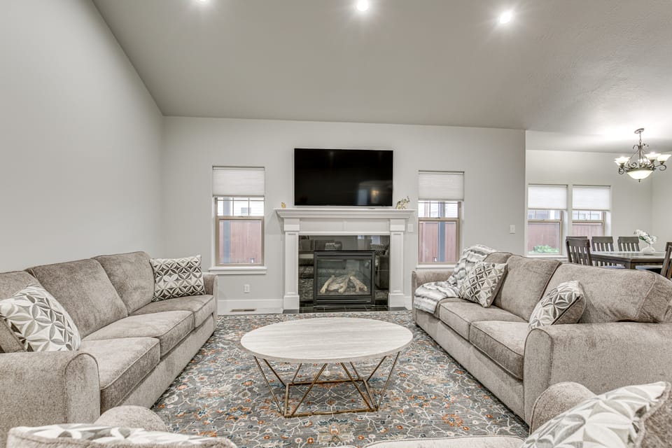 Eugene Area Home: 18 Mi to U of O! House in Junction City