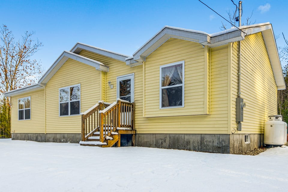 Near Skiing: Serene Harrison Retreat w/ Fire Pit House in Long Lake