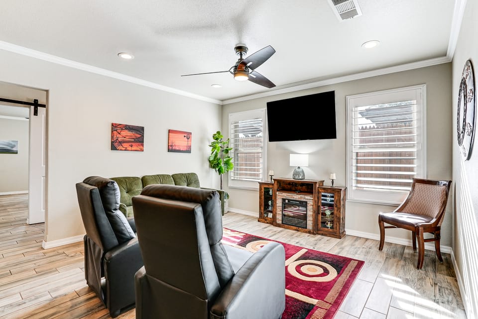 Fenced Yard: Modern Barndominium in Amarillo! House in Amarillo