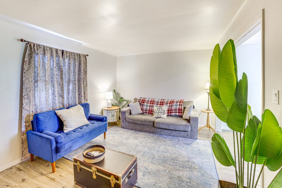 Chic Farmhouse, 3Mi to Lake-Pet Friendly & Golfing Apartment in Table Rock Lake