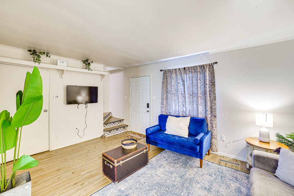 Chic Farmhouse, 3Mi to Lake-Pet Friendly & Golfing Apartment in Table Rock Lake