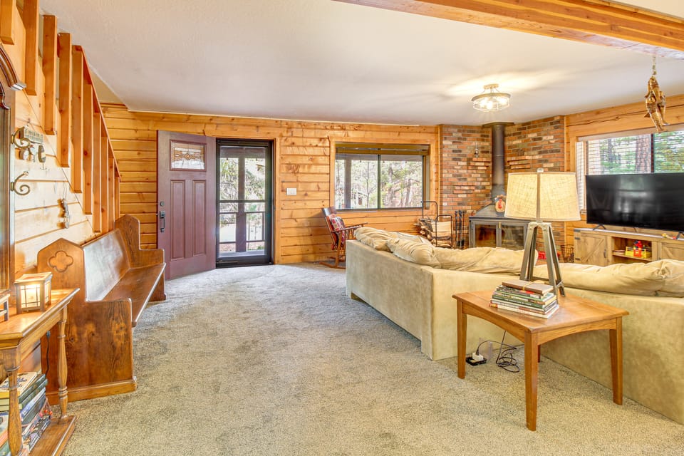 5 Mi to Woodland Lake Park: Cabin in Pinetop! House in Arizona