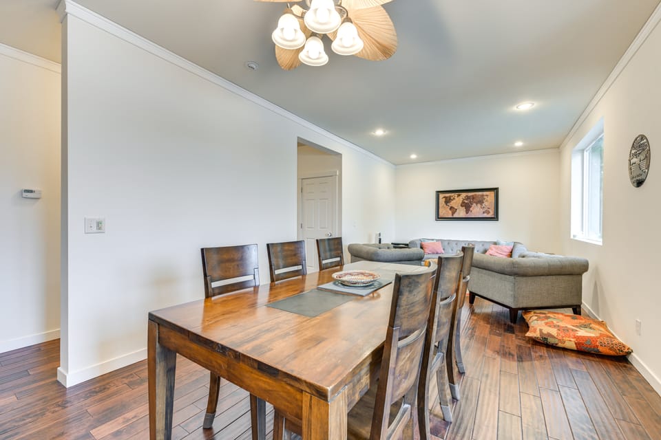 Lakefront Gem w/ Deck & Grill in Shelton House in Puget Sound