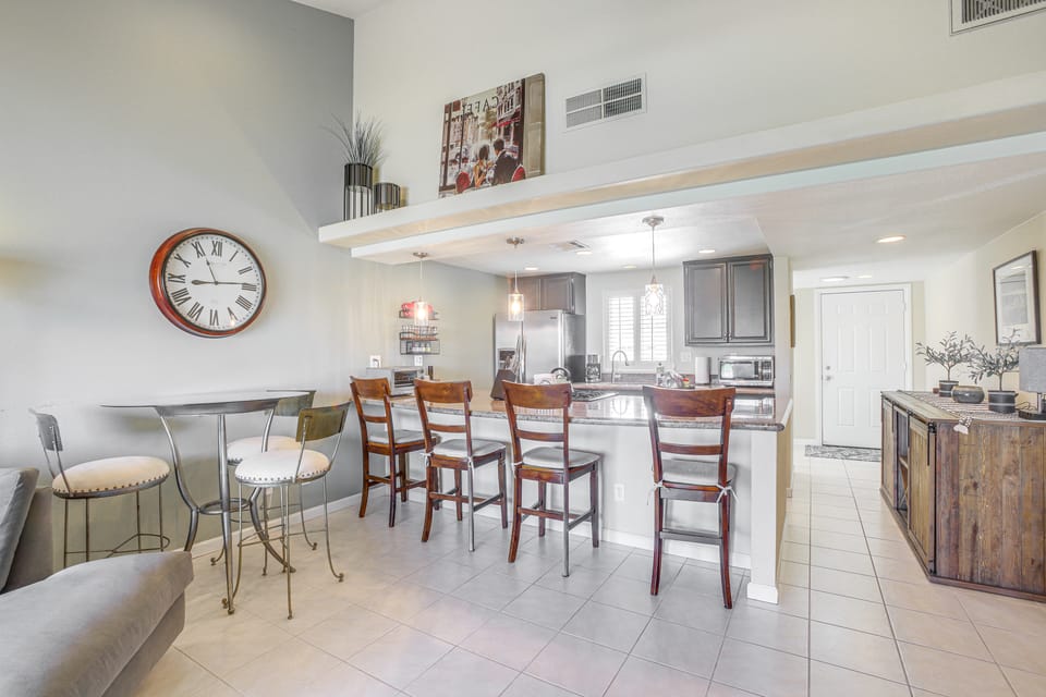 Games, Grill & Golf Course View: Palm Desert Gem! Apartment in Palm Desert