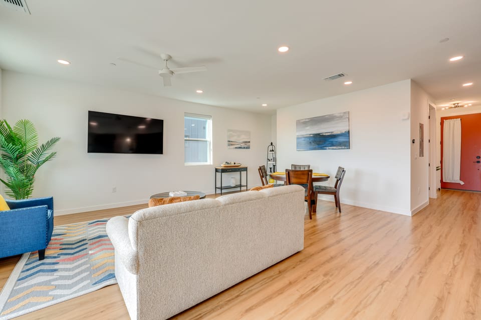 5 Mi to Dtwn: Modern Condo in New Braunfels! Apartment in New Braunfels