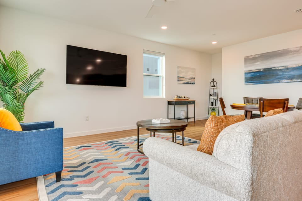 5 Mi to Dtwn: Modern Condo in New Braunfels! Apartment in New Braunfels